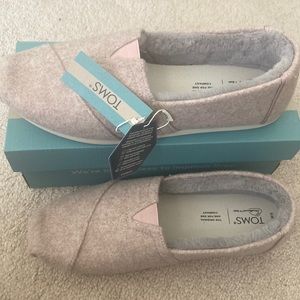 Toms size 9 brand new